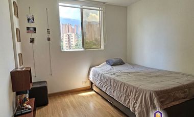 Apartamento dúplex de 3 alcobas en venta. Medellín - El Poblado Los Balsos