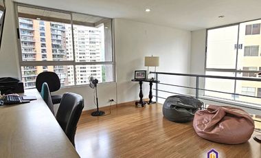 Apartamento dúplex de 3 alcobas en venta. Medellín - El Poblado Los Balsos