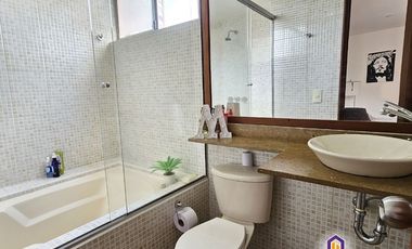 Apartamento dúplex de 3 alcobas en venta. Medellín - El Poblado Los Balsos