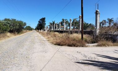 SE VENDE TERRENO CON CONSTRUCCIÓN