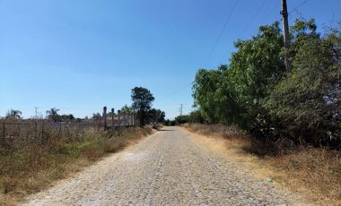 SE VENDE TERRENO CON CONSTRUCCIÓN