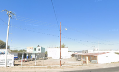 SE VENDE TERRENO CON CONSTRUCCIÓN.