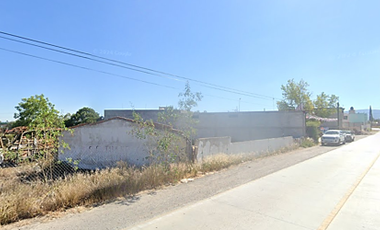 SE VENDE TERRENO CON CONSTRUCCIÓN.