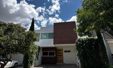 en venta casa en RUSCELLO residencial al norponiente de Ags coto con albercA VIGILANCIA