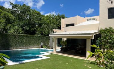 Casa con terraza, jardín y alberca privada, en venta, Villa Magna, Cancun.