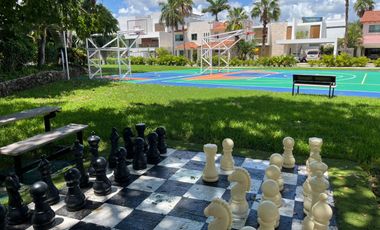 Casa con terraza, jardín y alberca privada, en venta, Villa Magna, Cancun.