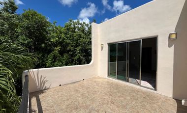 Casa con terraza, jardín y alberca privada, en venta, Villa Magna, Cancun.