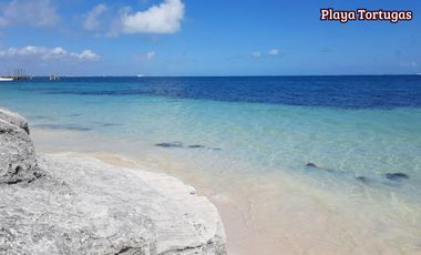 Casa con terraza, jardín y alberca privada, en venta, Villa Magna, Cancun.