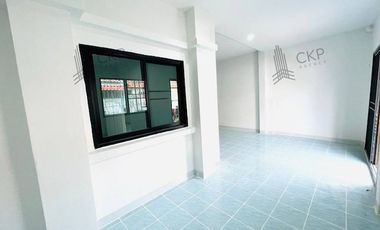 For sale/rent: Townhouse, Green Garden Home, Khlong 11, newly renovated house, negotiable price.