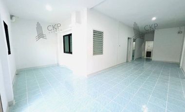 For sale/rent: Townhouse, Green Garden Home, Khlong 11, newly renovated house, negotiable price.