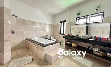 JUAL SEWA VILLA CANTIK DI PALAPA DHARMAWANGSA KAMPIAL NUSA DUA BADUNG, BALI