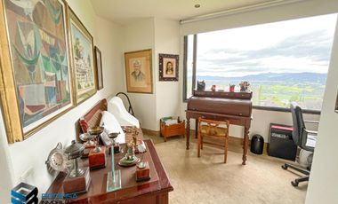 CASA CON HERMOSA VISTA UBICADA EN LA PARTE ALTA DEL CLUB APOSENTOS (BRICEÑO)