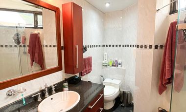 CASA CON HERMOSA VISTA UBICADA EN LA PARTE ALTA DEL CLUB APOSENTOS (BRICEÑO)