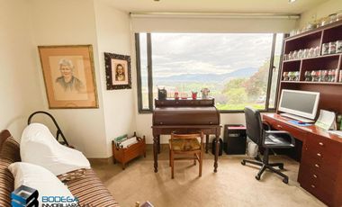 CASA CON HERMOSA VISTA UBICADA EN LA PARTE ALTA DEL CLUB APOSENTOS (BRICEÑO)