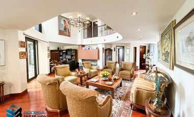 CASA CON HERMOSA VISTA UBICADA EN LA PARTE ALTA DEL CLUB APOSENTOS (BRICEÑO)