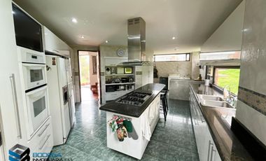 CASA CON HERMOSA VISTA UBICADA EN LA PARTE ALTA DEL CLUB APOSENTOS (BRICEÑO)