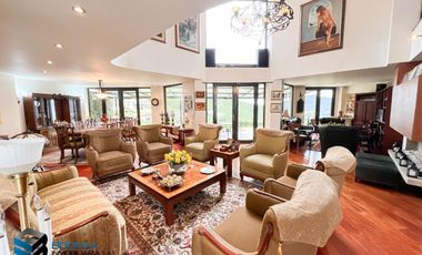 CASA CON HERMOSA VISTA UBICADA EN LA PARTE ALTA DEL CLUB APOSENTOS (BRICEÑO)