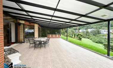 CASA CON HERMOSA VISTA UBICADA EN LA PARTE ALTA DEL CLUB APOSENTOS (BRICEÑO)