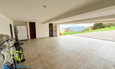 CASA CON HERMOSA VISTA UBICADA EN LA PARTE ALTA DEL CLUB APOSENTOS (BRICEÑO)