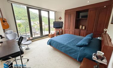 CASA CON HERMOSA VISTA UBICADA EN LA PARTE ALTA DEL CLUB APOSENTOS (BRICEÑO)