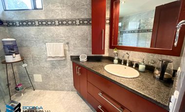 CASA CON HERMOSA VISTA UBICADA EN LA PARTE ALTA DEL CLUB APOSENTOS (BRICEÑO)