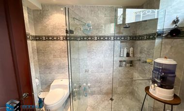 CASA CON HERMOSA VISTA UBICADA EN LA PARTE ALTA DEL CLUB APOSENTOS (BRICEÑO)