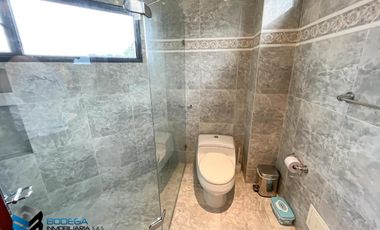 CASA CON HERMOSA VISTA UBICADA EN LA PARTE ALTA DEL CLUB APOSENTOS (BRICEÑO)