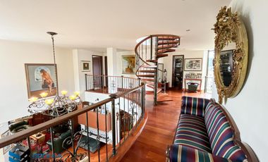 CASA CON HERMOSA VISTA UBICADA EN LA PARTE ALTA DEL CLUB APOSENTOS (BRICEÑO)