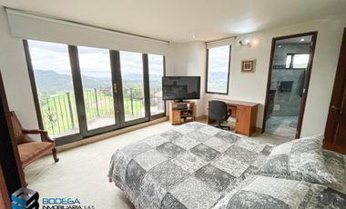 CASA CON HERMOSA VISTA UBICADA EN LA PARTE ALTA DEL CLUB APOSENTOS (BRICEÑO)