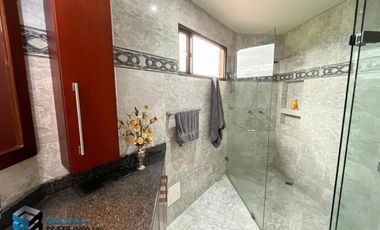 CASA CON HERMOSA VISTA UBICADA EN LA PARTE ALTA DEL CLUB APOSENTOS (BRICEÑO)