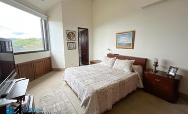 CASA CON HERMOSA VISTA UBICADA EN LA PARTE ALTA DEL CLUB APOSENTOS (BRICEÑO)