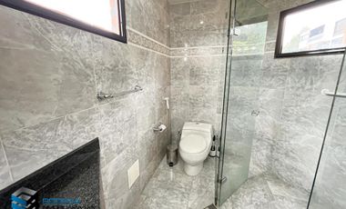 CASA CON HERMOSA VISTA UBICADA EN LA PARTE ALTA DEL CLUB APOSENTOS (BRICEÑO)