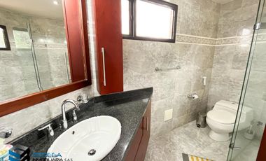 CASA CON HERMOSA VISTA UBICADA EN LA PARTE ALTA DEL CLUB APOSENTOS (BRICEÑO)