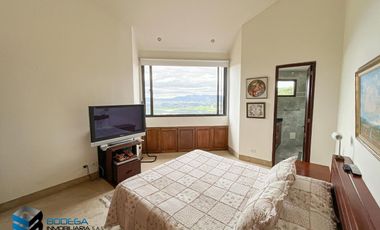 CASA CON HERMOSA VISTA UBICADA EN LA PARTE ALTA DEL CLUB APOSENTOS (BRICEÑO)