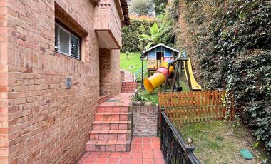 CASA CON EXCELENTE  VISTA UBICADA EN LA PARTE MEDIA DEL CLUB APOSENTOS (BRICEÑO)