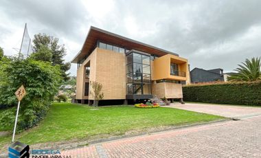 CASA CON EXCELENTE  VISTA HACIA EL LAGO.  SUPERMODERNA -  CLUB APOSENTOS (BRICEÑO)