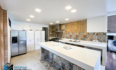 CASA CON EXCELENTE  VISTA HACIA EL LAGO.  SUPERMODERNA -  CLUB APOSENTOS (BRICEÑO)