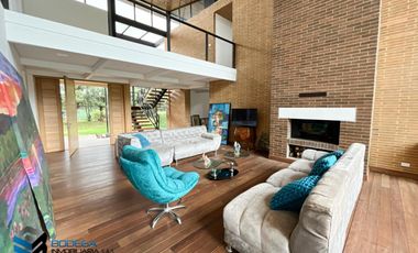 CASA CON EXCELENTE  VISTA HACIA EL LAGO.  SUPERMODERNA -  CLUB APOSENTOS (BRICEÑO)