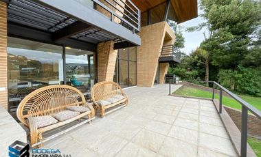 CASA CON EXCELENTE  VISTA HACIA EL LAGO.  SUPERMODERNA -  CLUB APOSENTOS (BRICEÑO)