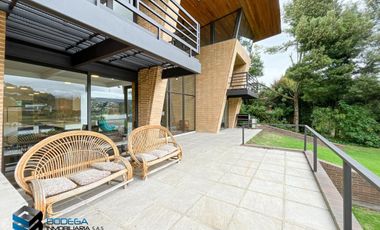 CASA CON EXCELENTE  VISTA HACIA EL LAGO.  SUPERMODERNA -  CLUB APOSENTOS (BRICEÑO)