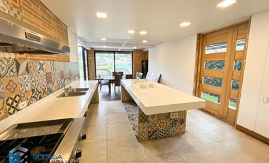 CASA CON EXCELENTE  VISTA HACIA EL LAGO.  SUPERMODERNA -  CLUB APOSENTOS (BRICEÑO)