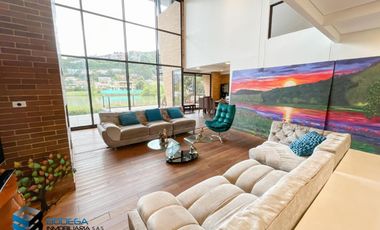 CASA CON EXCELENTE  VISTA HACIA EL LAGO.  SUPERMODERNA -  CLUB APOSENTOS (BRICEÑO)