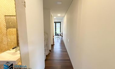 CASA CON EXCELENTE  VISTA HACIA EL LAGO.  SUPERMODERNA -  CLUB APOSENTOS (BRICEÑO)