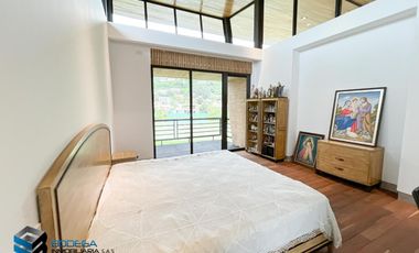 CASA CON EXCELENTE  VISTA HACIA EL LAGO.  SUPERMODERNA -  CLUB APOSENTOS (BRICEÑO)