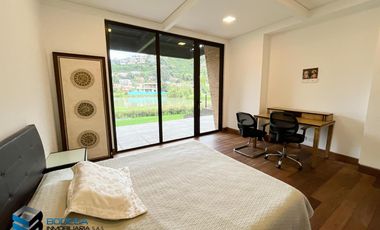 CASA CON EXCELENTE  VISTA HACIA EL LAGO.  SUPERMODERNA -  CLUB APOSENTOS (BRICEÑO)