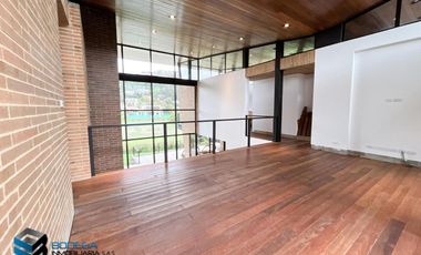 CASA CON EXCELENTE  VISTA HACIA EL LAGO.  SUPERMODERNA -  CLUB APOSENTOS (BRICEÑO)