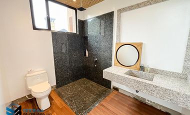 CASA CON EXCELENTE  VISTA HACIA EL LAGO.  SUPERMODERNA -  CLUB APOSENTOS (BRICEÑO)