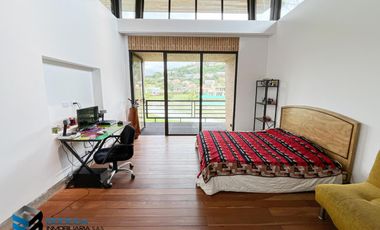 CASA CON EXCELENTE  VISTA HACIA EL LAGO.  SUPERMODERNA -  CLUB APOSENTOS (BRICEÑO)