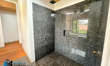 CASA CON EXCELENTE  VISTA HACIA EL LAGO.  SUPERMODERNA -  CLUB APOSENTOS (BRICEÑO)