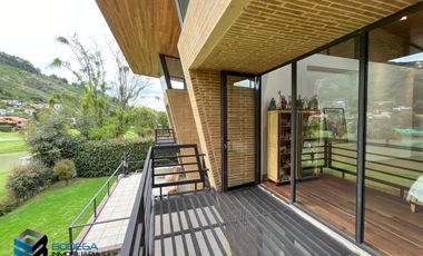 CASA CON EXCELENTE  VISTA HACIA EL LAGO.  SUPERMODERNA -  CLUB APOSENTOS (BRICEÑO)